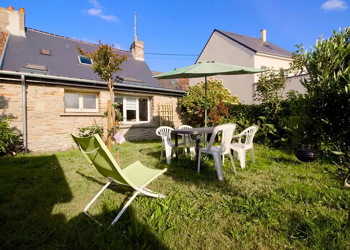 Holiday home Maison De Pecheur A 50m De La & 10min Ferry, 3 Chambres, 7 Personnes, Intendance Luxury Host Cherbourg-en-Cotentin
