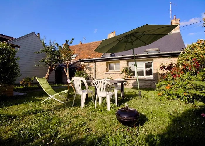 Holiday home Maison De Pecheur A 50m De La & 10min Ferry, 3 Chambres, 7 Personnes, Intendance Luxury Host Cherbourg-en-Cotentin